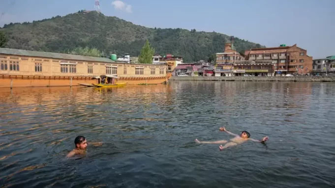 The city of Srinagar is being engulfed by a heat wave