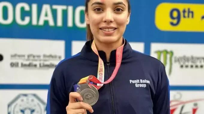 Afreen Hyder from Srinagar wins the first senior silver medal in Kyorugi history