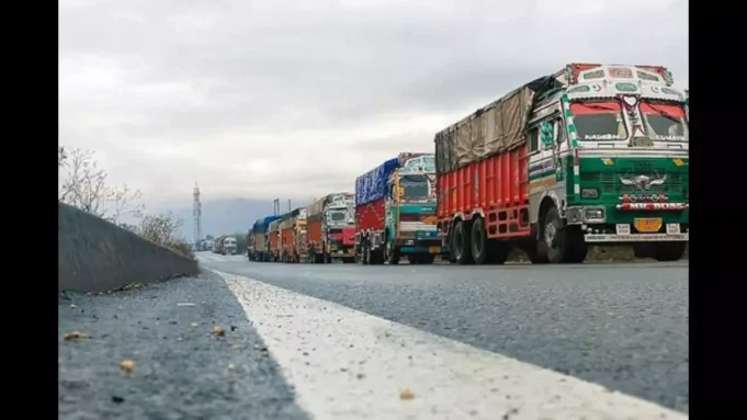Tomorrow, there will be a traffic standstill for construction on the Srinagar-Jammu route. November 6, Srinagar: In order to allow for necessary construction work, authorities have ordered a four-hour traffic suspension on the Srinagar-Jammu national highway on Wednesday. The District Administration of Ramban has issued a suspension order that would allow girders to be launched at the Nashri Viaduct, a vital infrastructure development project. The order, issued by Additional Deputy Magistrate Ramban, Harbans Lal Sharma, said that the Senior Superintendent of Police, Traffic, NHWs (National Highway), Ramban, and the Project Director, NHAI (National Highways Authority of India), PIU (Project Implementation Unit), Ramban, had recommended stopping traffic. Keeping everyone safe and healthy—including drivers, passengers, and the general public—is the main goal. On November 8, 2023, from 0000 hours to 0400 hours, traffic will be suspended. For the safe launching of girders at the Nashri Viaduct, this brief stop is necessary. During this building operation, all terms and safety precautions must be properly followed. To ensure that the traffic suspension is carried out without a hitch, the Senior Superintendent of Police, Traffic, NHWs, Ramban, will carry out the order.
