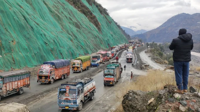 Jammu Srinagar National Highway is open for one way traffic