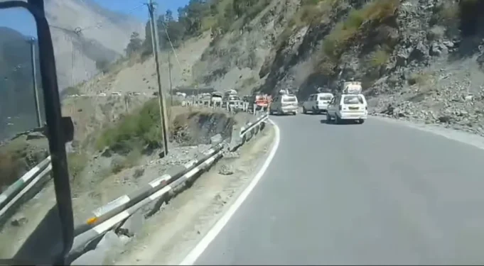 Traffic plying smoothly from both sides on Jammu - Srinagar National Highway (NH-44)