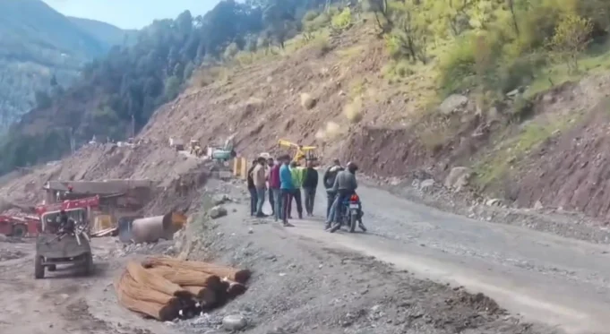 Jammu - Srinagar National Highway (NH-44) partially restored : Check details