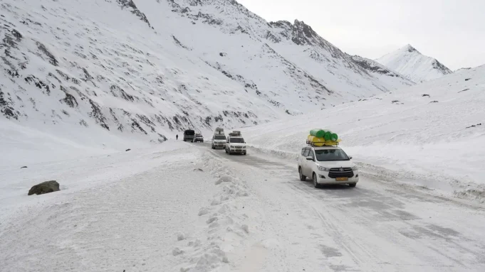 Highway Between Srinagar and Ladakh Reopens to One-Way Traffic